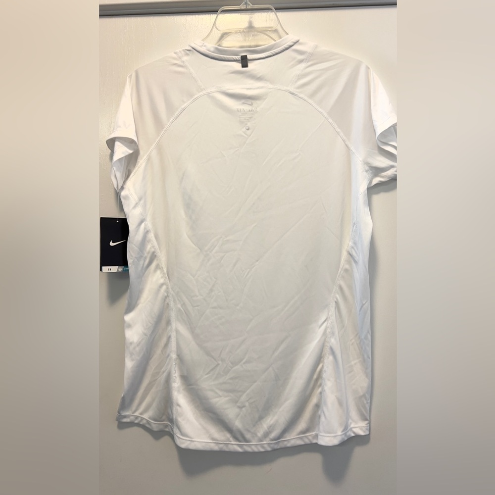 New with tag Nike Dri-fit white Short sleeve top for running size M - Picture 2 of 9